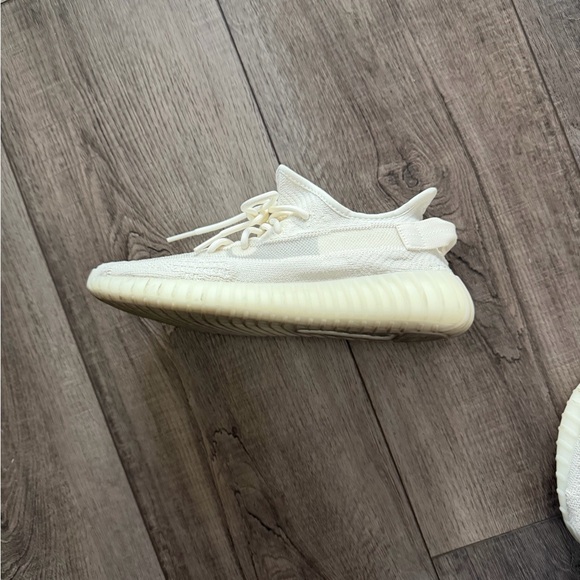 Adidas Yeezy Boost 350 V2 in Off-White - Picture 3 of 4